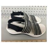 Clarks size 5 1/2 sandel