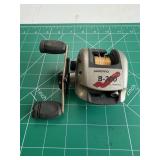 Shimano Baitcaster B-200