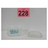 Pyrex Amish Butter print Dish #501 w/ Lid
