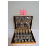 New 24pc Flatware Set In Case
