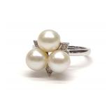 14K White Gold Pearl & Diamond Cluster Ring (sz 7) 14K White Gold Pearl & Diamond Cluster Ring (sz 7)