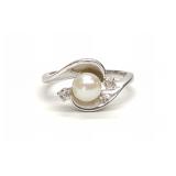 10K White Gold & Pearl 6mm Bypass Ring (sz 6) 10K White Gold & Pearl 6mm Bypass Ring (sz 6)