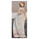 LLADRO PORCELAIN FIGURE