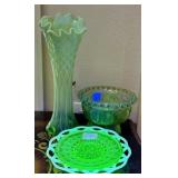 VINTAGE OPALESCENT LATTICE GLASS