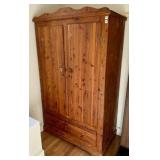 CEDAR CHEST/CLOSET