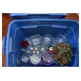 Rubbermaid Roughneck Lidded Tote w/ Glass Vases