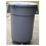 Carlisle Model 341045 44 Gallon Waste Can w/ Lid