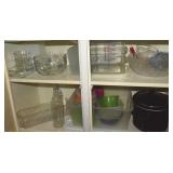 Kitchen Cupboard Contents Lot: Tupperware,