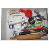 Kitchen Drawer Contents Lot: Proctor Silex Beater+