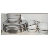 Lynnbrooke Fine China Inspiration Platinum Trim