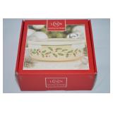 Lenox Holiday Serve & Store w/ Locking Lid 24oz