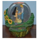 Walt Disney Pocahontas & John Smith Musical Snow