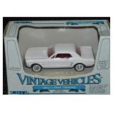 ERTL 1:43 1964 1/2 White Ford Mustang Diecast