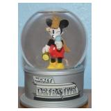 Walt Disney Mickey Mouse Detective 6407 Snow Globe