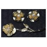 Vtg Aurora Borealis Rhinestone Goldtone Flower