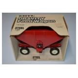 ERTL Steel 1/16 International Harvester Gravity