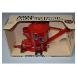 ERTL Diecast 1/16 International Harvester Mixer