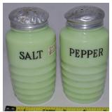 Vtg Jeannette UV Reactive Jadeite Salt & Pepper