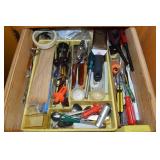Kitchen Drawer Contents Lot: Measuring +