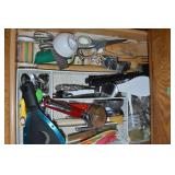 Kitchen Drawer Contents Lot: Utensils +