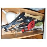 Kitchen Drawer Contents Lot: Utensils +