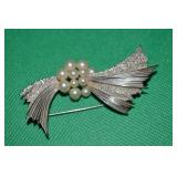 Vtg Trifari Silvertone Faux Pearl Bow Brooch