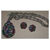 Vintage Crown Trifari Goldtone Cabachon Pendant