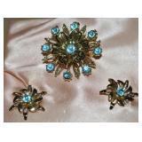 Vintage Goldtone Blue Rhinestone Brooch +