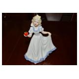 Vtg YH Porcelain Snow White w/ Apple Figure 6.5