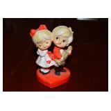 Vtg Porcelain No 109 Girl & Boy Valentine Figure