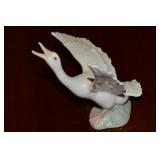 Lladro Porcelain Goose Taking Flight Figure 5.5t