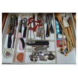 Kitchen Drawer Contents Lot: Utensils +