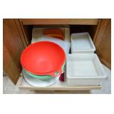 Kitchen Shelf Contents Lot: Tupperware Storage
