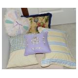 Lot of Vintage-Newer Throw / Accent Pillows