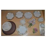 Shelf Contents Lot: Antique & Vintage Ceramics w/