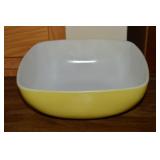 Vtg Pyrex Primary Color Yellow Square 525B 2.5qt