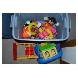 Rubbermaid RN 18Gal Tote w/ Lid: Toys, Little