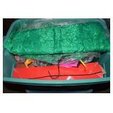 Rubbermaid RN Lidded 18Gal Tote:  Misc w/Green