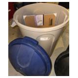 Rubbermaid Lidded 32Gal Trash Can w/ Contents