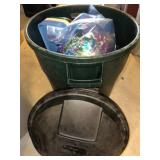 Rubbermaid Lidded 32Gal Trash Can w/ Contents