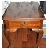 Vtg CM Furniture Drawered End Table w/Queen Anne