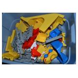 Rubbermaid RN Lidded 10Gal Tote: Little Tikes