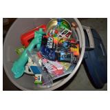 Rubbermaid Roughneck Lidded Trash Can Full of