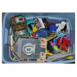 Rubbermaid RN Lidded 18Gal Tote: Action Figures