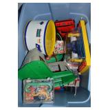 Rubbermaid RN Lidded 18Gal Tote: Vintage Toys,