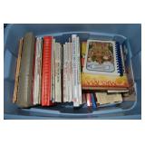 Rubbermaid RN Lidded 14Gal Tote: Cookbooks