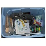 Rubbermaid RN 18Gal Tote w/ Lid: Toys, Galoob