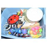 Rubbermaid RN Lidded 14Gal Tote: Giant Bug Toys+