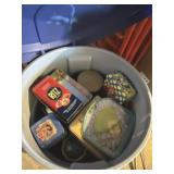 Rubbermaid RN Lidded 20 Gallon Trash Can w/