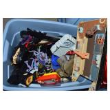 Rubbermaid RN Lidded 18Gal Tote: Toys, Action